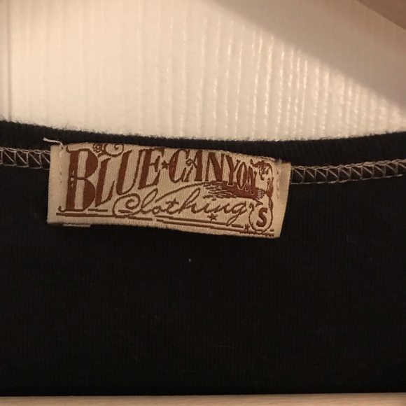 Women’s tee - Picture 3 of 7